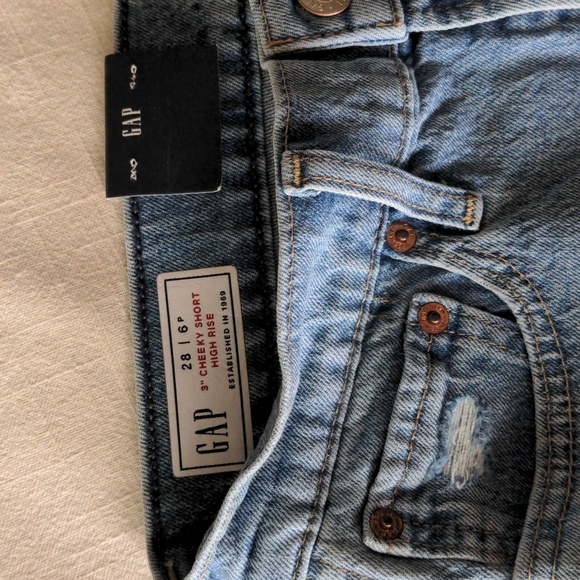 GAP Denim/Jean Shorts - Never Worn - Picture 2 of 3